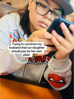 What do you guys think? #MomsofTikTok #daughter #dad #food #responsibilities #adult #ourlastbaby #mija #papa #tiktok #family #lunch #yummy #convince #lupe #jessie 