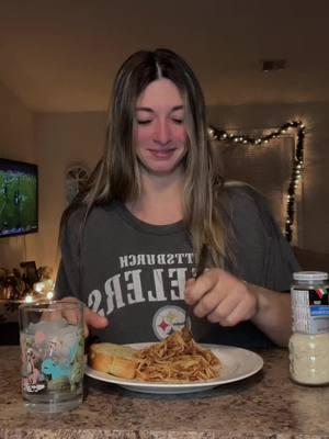 trying my boyfriends spaghetti, yum! so good!  #trending #couplecomedy #boyfriendfeedsme #notmyhandschallenge #foodtiktok #funny #comedy #couplestiktok #challenge #fyp #foryou 