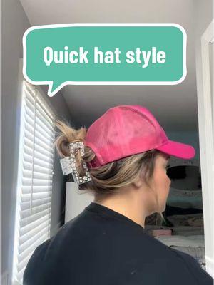 #creatorsearchinsights 5 minute hairstyles! Cute hat hair! #hairstyle #hairstyles #quickhairstyle #quickhairstyles #hathair #hathairstyle #easyhairstyles #easyhairstyle #hairtutorial #hairtutorials #clawclip #clawcliphairstyles #zipperhair #clawcliptutorial 