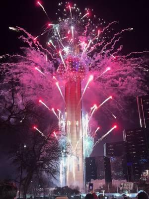 Amazing Fireworks 🎇🎇 #dallas #fireworks #reuniontower #2025 #fyp #viral #shahwarfam 