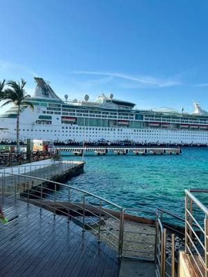 Cruising 🌊💕 #royalcaribbean #enchantmentoftheseas #cozumel #cozumelmexico #puertocostamaya #mexico #christmas #christmascruise #plussizefashion #sheincurve 