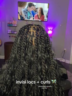 cutest curls ever!  #atlantabraider #mariettabraider #mariettabraids #atllocs #mariettalocs #invisiblelocstutorial #goddessinvisiblelocs #invisiblelocswithcurls #longinvisiblelocs #waistlengthinvisblelocs #mariettainvisiblelocs #atlantainvisiblelocs 