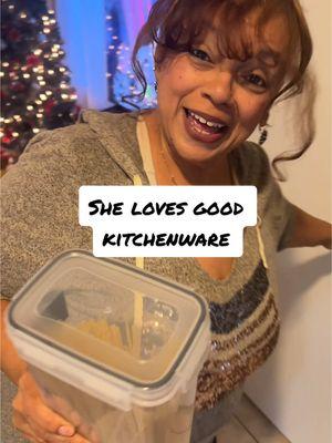 She loves good kitchenware and when she got these she wanted to film her own video for them.  #kitchenware #foodstorage #foodstoragecontainers #foodstorageorganizer #containersforfood #tiktokshopkitchenessentials #kitchenmusthaves 