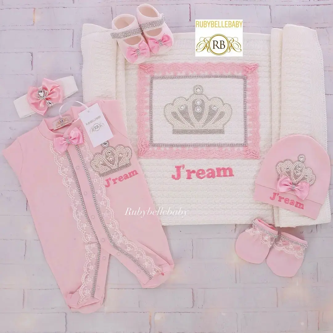 Jewel Crown Baby Clothes - Bling Baby Girl Outfits - Embroidery Baby Girl Outfit with Mittens - Newborn Coming Home Baby Outfit - Worldwide shipping available to all countries  Order link in bio/Tap to shop  - 5 star reviews 🌟🌟🌟🌟🌟 - Quality Products - Unique and Special Items - Responsive Customer Service Team - Free and Fast shipping on qualifying orders #babygirloutfit #rubybellebaby #newbornboy #newbornoutfit #newbornclothes #babyoutfit #babygirlclothes #crownbabyclothes #babygirl #newbornbaby #millburnnj #newjersey #california #florida #cominghomeoutfit #goinghomeoutfit 