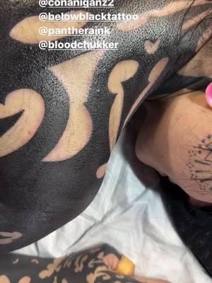 Progress #hoode215 #tribaltattoo #tribaltattoos #blackouttattoos #blackouttatoo #blackouttattoostyle #bloodchukker #bloodchukkertubes #bloodchukkerneedles #pantheraxxx #belowblacktattoo #blackvulturegallery 