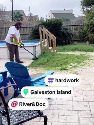 my brother came to see me and i put him right to work #hardwork #islandtime #islandlife #gtown #galveston #texas @River & Doc 