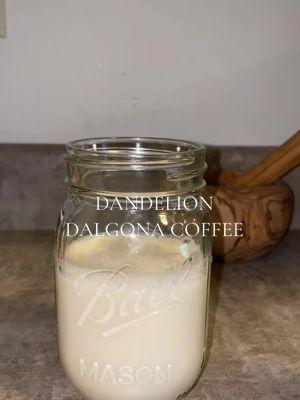 dalgona coffee but with dandelion 🌿🤍 ..no caffeine so better alternative for the nervous system and gut health ♥️🫶🏼 #fyp #foryoupage #herbs  #holistichealth #SelfCare #dandelion #coffee #caffeinefree #dalgonacoffee 