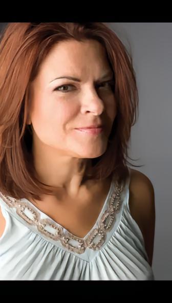 Rosanne Cash is an American singer-songwriter, author, and one of the few women to be elected to the Nashville Songwriters Hall of Fame. She is the daughter of country music legend Johnny Cash and his first wife Vivian Liberto. Cash's music draws from many genres, including folk, pop, rock, blues, and Anericana. #RosanneCash #American #countrymusic #singer #songwriter #Memphis #Tennessee #country #80sMusic #80sHits #80sSongs #80sThrowback #classic #fyp 