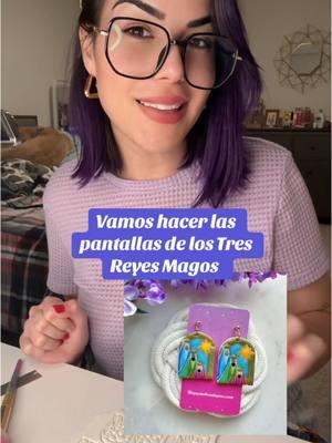 Vamos hacer las segundas pantallas más vendidas de la “Voy Subiendo, Voy Bajando” Collection. Los Tres Reyes Magos Earrings son unas pantallas hechas completamente a mano hasta el mínimo detalle. Cada color es pintado con marcadores de pinturas acrílica. Y a pesar de que toman mucho tiempo y trabajo crearlas vale la pena el resultado. Ya estás bellezas están disponibles en nuestro shop junto al resto de la colección que a sido todo un éxito 🥹✨ #duquesasboutique #viejosanjuan #fiestasdelacallesansebastian #callesansebastian #puertorico #reyesmagos #reyesmagospuertorriqueños #reyesmagos #lostresreyesmagos #casitasdecolores