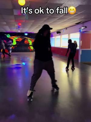 “You gotta shake it off” in my Mariah voice🤣🤷🏽‍♂️#rayybanez24 #fyp #viral #foryou #rollerskating #slowskate #skatesesh #lskofficial #rnb