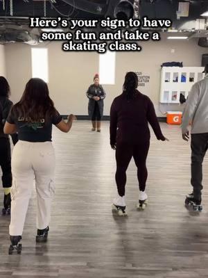 Who remembers “Red Light Green Light 🚦 ????” We are never too old to try something 🆕 and tap into our childhood and have some fun 🤩  Like/Share/Comment🫶 Go to -> www.rollerfit.net for more information for skate classes and boot camps. #skateteacher #thingstodoinatlanta #rollerskating #rollerskate #skatecoach #rollerskatingatlanta #rollerskatingtiktok #beginnerskater @GloJustFits 