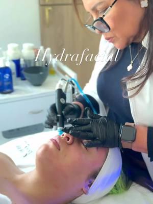 Let’s start your new skin journey with a @hydrafacial removing: -makeup residue -dirt/debris -excess oil -blackheads -dead skin ✅📞Dm me to schedule you a consultation. 📍We are located in Las Vegas, NV right by Las Vegas Blvd South. #hydrafacial #hydrafacial💦 #lasvegasfacials #lasvegasesthetician #lasvegasspa #esthetician #glowingskin #newyearresolution #SelfCare #omybeautysuites  #lasvegasstrip #lasvegastiktok 