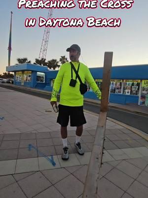 Preaching the Cross at Daytona Beach #endtimes #lastdays #florida #endtimes #prophetic #foryourpage #streetpreaching #streetpreacher #messengerfromgod #fyp 