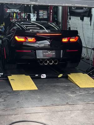 #fastlane #supercars #c7z06 #lt4supercharged #corvette #FastLane #fyp #paratii #theultimatedrivingmachine #chevy #pullup #c7corvette #z07 #carbonceramics #patgtuned 