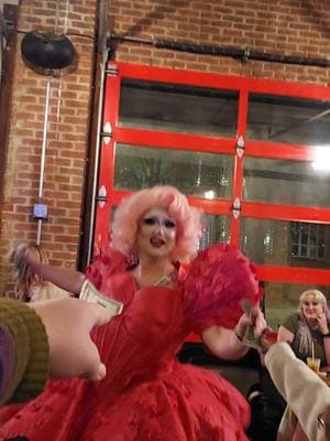 Loved seeing @Hormona Lisa! I think I've seen her before but not sure, I don't go out a ton. She's super sweet and came outside to visit the people in the cold waiting. It was a packed house. She and others did a drag show after too #drag #dragrace #rpdr #hormonalisa #Chattanooga #dragqueen 