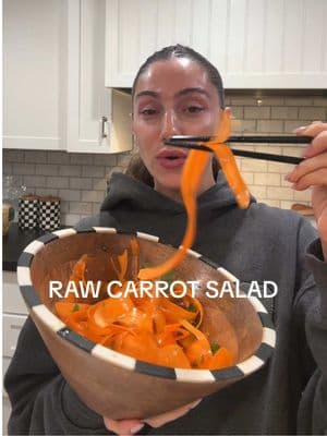 Raw carrot salad 🥕 anything else I should add?! #rawcarrotsalad #carrots #healthysnack #guthealth #hormoneimbalance 