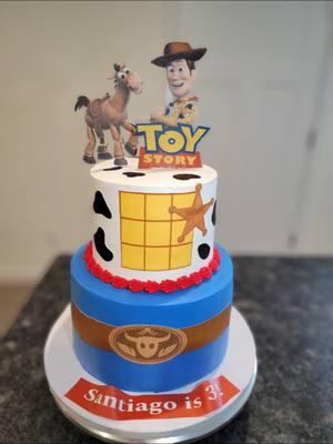 #2tiercake #parati #reposteria #toystorycake #pastel  #lyndenwashington #torta #vanillacake #pasteldevainilla #woodytoystory #fyp #parati #pastelpersonalizado #cake 