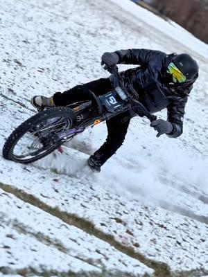 Playing in the snow 😂 #79bike #surron #proffesional 