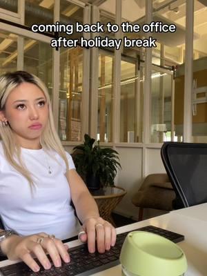 Really feeling the holiday blues ☁️ #work #worklife #corporatetiktok #office #officetiktok #officehumor #officelife 