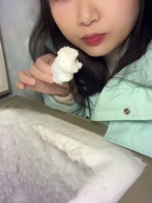 freezer frost chunks . #1heartice #2heartice #ice #asmr #icelover #viral #fyp #iceeatingasmr #softice #iceeating #iceeatingvideos #iceeatingsound #squeakyice #softiceeating #whiteice #whiteiceeating #freezerfrost #freezerfrosteating #powderyice 