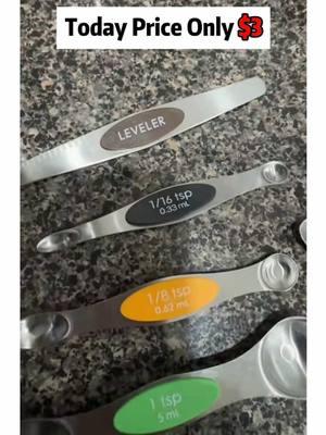 These measuring spoons would make the cutest Christmas gift for a mom or anyone who loves to bake!! I love the gold to option!! #bakersoftiktok #cookingtools #measuringspoon #goldutensils #giftformom #giftsforher #bakingtiktok 