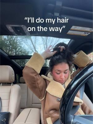 There magically wasn’t any traffic today 🚗🚦💅🏼🎀✨ #sleepytie #hairhack #haironthego #haircareroutine #travelhairhack #workhairhack #HairCareTips #heatlesshair #blowouthack 