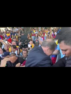 #edmundogonzalezpresidente #edmundopresidente🇻🇪🇻🇪 #edmundogonzalezurrutia #venezolanosenuruguay #venezolanosenuruguay🇻🇪🇺🇾 #venezolanosenuruguay🇺🇾 #uruguay🇺🇾 #venezuela🇻🇪 #abajolasdictaduras #fueraortegamurillo #🇳🇮 #🇳🇮🇻🇪🇺🇾🇺🇸 @Ronmel Lopez @ALTO NIVEL TV @Edmundo González Urrutia @MD19 