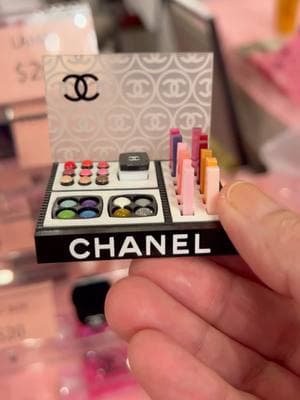 ✨ The cutest miniature makeup palette! Love how they perfectly recreated all the details - from the eyeshadows and lipsticks to that iconic logo! Who else is obsessed with miniatures? 🎨💄 #MiniatureCollector #TinyThings #MiniatureMakeup #SmallButMighty #miniatureart 