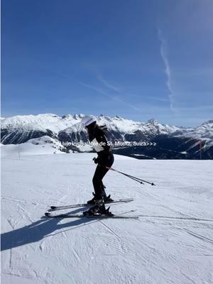 El verdadero lujo va mas allá de solo una marca; es el alrededor, la gastronomia, la educación, la naturaleza, la historia.. simplemente el tener la oportunidad de estar ahi. #fyp #stmoritz #switzerland #skittrip #skiseason 