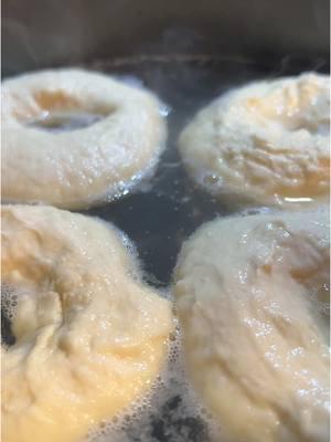 Easy Homemade bagels 🥯  #baking #bakingfromscratch #cookingfromscratch #bakingrecipe #bagellover #bagels #bageltok 