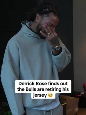 One of Chicago's greats ❤️ via @chicagobulls #NBA #derrickrose #chicago #bulls #basketball #wholesome #jerseyretirement