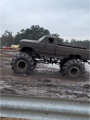 Woodpecker new years bog 2024. #woodpeckermudbog #2024 #sendit #fyp #DIY #homemade #megatruck #megatruck #florida #f250 #thelacs #newyears 