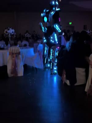 Quieres uno para tus quince? #robotshow #ledrobotshow #quince  #quinceanera #robot #party #showrobotled #lahoraloca #crazyhour #dukebots #entertainment #showderobot #fun #entrada #quinceparty #partyideas #paratiiiiiiiiiiiiiiiiiiiiiiiiiiiiiii 