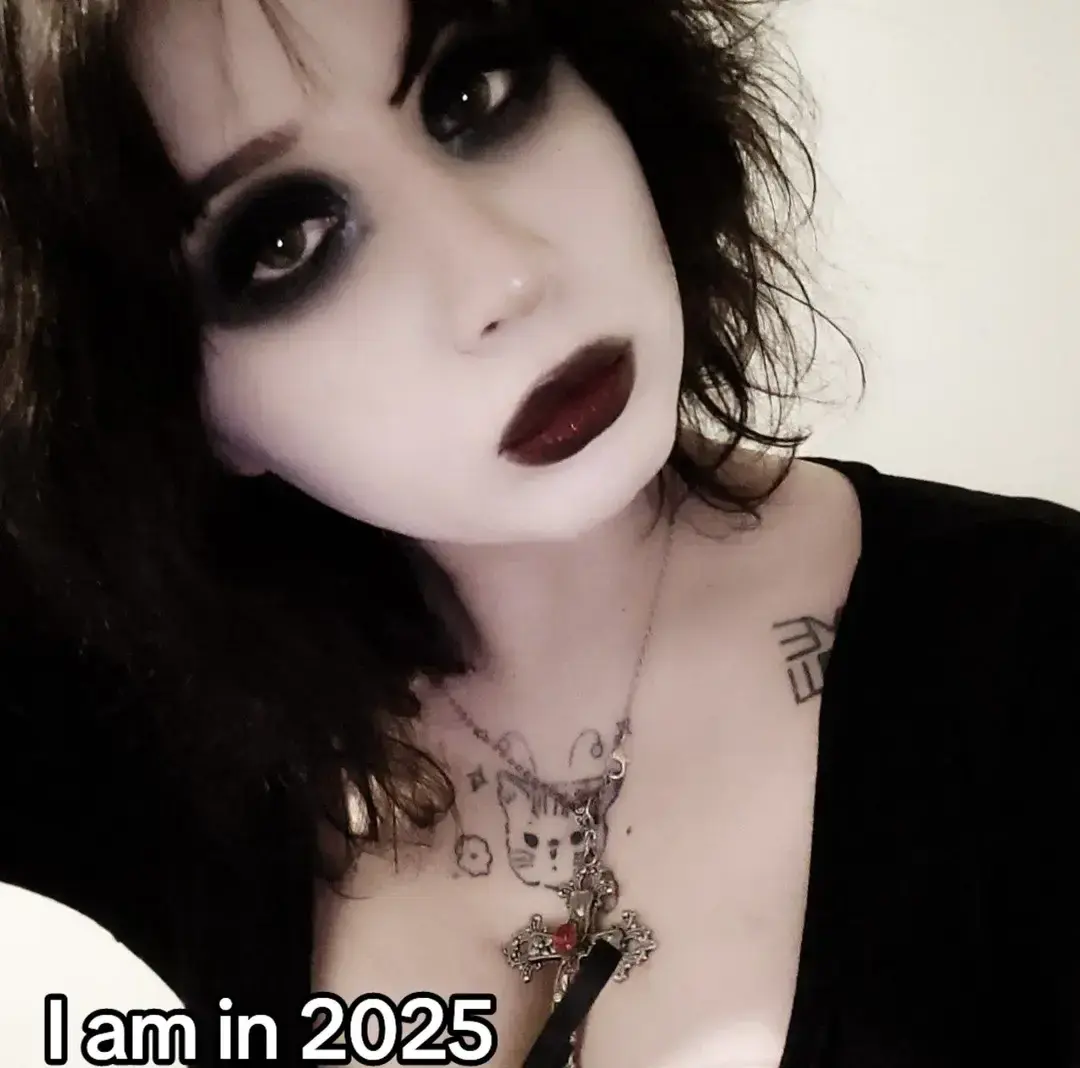 wow it's me  #fyp #recommendations #gothic #goth #2025 #2020 #2021 #indikid #alt 