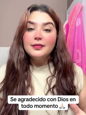 A veces damos tantas cosas por hecho: la vida, la salud, el amor, hasta los pequeños momentos. 🙏 Pero cuando aprendemos a agradecer, incluso lo más simple se vuelve un milagro. El agradecimiento no cambia nuestras circunstancias, cambia nuestro corazón. ❤️✨ Cuando agradecemos, reconocemos que cada respiro, cada día, y cada bendición vienen de Dios. No hay mejor forma de vivir que con gratitud hacia Él, porque Su amor siempre nos sostiene, incluso cuando no lo notamos. 🌟 #Agradecimiento #DiosEsBueno #GratitudDiaria #bendiciones #DiosEsElPrincipioYElFin 