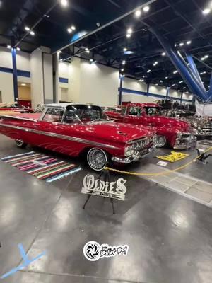 Oldies car club #houstonautorama #classiccar #hotrodsandmusclecars #daytonwirewheels #lowriderlifestyle 