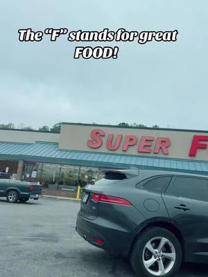 This is the best priced and great tasting hot deli food from Super Foods in Greenville, Alabama! #alabama #greenville #aouthernfood #visitalabama #friedchicken 