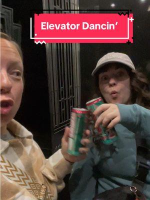 Those elevator dance parties are the best 😂 @Amber  #newyork #newyorkcity #BestFriends #bestiefortherestie #girlstrip #girlsvacay #elevatormusic #jamming 