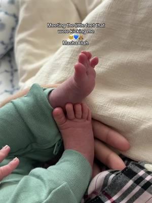 🥹🥹🥹 #babyboy #momtok #babyfever #babyfeet #babyfeets #newbornbaby #newbornlife #newbornsoftiktok 