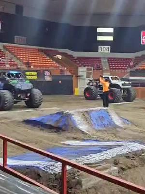 Last night first round racing. #tubotowels #firewireleds #bullsnotproud #miwraps #metalsupermarkets #bluedemonweld #rodendsupply #penngradeoil #chevy #superiortransmission #squarebody 