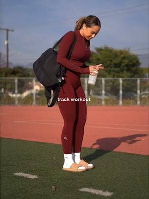 come hit a track workout with me 🏃🏻‍♀️ #trackworkout #Running #paratii #GymTok #2025 