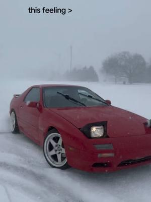 in a blizzard warning and had to take the rx7 to slide around :) snow was getting pretty thick unfortunately:/ #rx7 #fcrx7 #mazdamommy #jdmcars #drift #snowday 