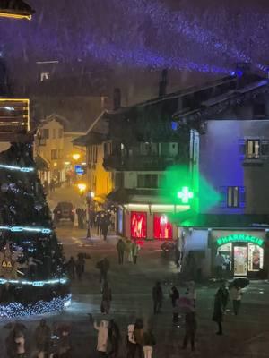 Nothing like a snow day #snowing #france #holidays #newyears #megeve 