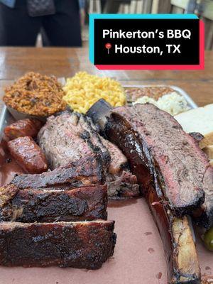 Pinkerton’s BBQ, Houston, Texas. 🇺🇸🥩Me dijeron que este era el mejor BBQ de Texas, que todos tienen sus gustos diferentes, pero para mi no me voló la cabeza, no se si iba con malas expectativas o simplemente fue mal día, pero no se me hizo increíble. Eso si, la gente muy amable, el lugar muy agusto y la costilla de res espectacular, pero lo demás si me decepcionó bastante. #brisket #texas #food #foodreviews #comida #sanantonio #texas #houston #austin #latino #ribs #costilla  #bbq #barbecue #bbqribs #vietnam #restaurante