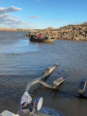 #seaarkboats#slickstixfishing #monsterrodholders#bluecatfish #illinois#missouri#mississippiriver #missouririver#chamionship #mississippi#arkansas#fyp#catfish 