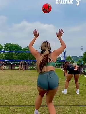 Wide open option swing!!  Use code “MsSlunks” for discount on all @SLUNKS FAMILY merch! 🔗 in bio! #GrassVolleyball #Volleyball #AVPGrass #TheClash #GrassTriples #SlunksFamily #Slunksters 