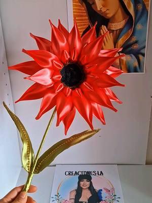 Mi nueva creacion de petalo de girasol 🥰🙏🌻♥️#girasol #liston #paratii #arte #creaciones #creacioneslajalisquilla #petalo #moños #99 #nuevo #tutos #TikTokShop #viralvideo #fyp #usa_tiktok #mexicana #artesana 