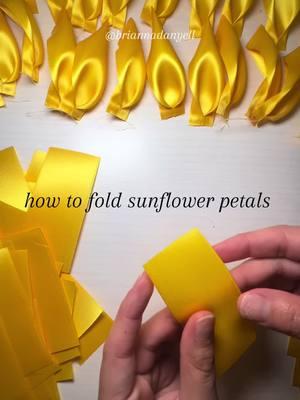 🌻🌻 #fyp #viraltiktok #trendingvideo #eternalroses #eternalflowers #eternalsunflowers #ribbonsunflower #tutorial 