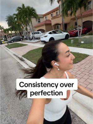 THE most important read of 2025 ⬇️♥️ When you to try to create the “perfect” routine, and then suddenly fall out of it because you had one imperfect day, that is going to set you back into your prior negative health habits you had before.  You’ll most likely wait until the new month rolls around, or the new year to try it back up again.  This is why diets don’t work and why 80% of those people tend to resort back to their old habits.  However, when you try to create a “consistent” routine, and end up having a rough day, it won’t deter you from your end goal. You acknowledge that it was a harder day than usual, pick yourself back up, and have a great next day. Why?  Because consistency is about progress, not perfection. When you focus on being consistent rather than perfect, you build resilience and a mindset that views setbacks as temporary - not as a signal to quit.  You’ll learn how to keep moving forward, even when things don’t go as planned. By accepting that there will be hard days, you continue focusing on the long-term goal instead. In 2025, I want to see the all-or-nothing mindset go away.  Xoxo,  Jasmin D the RD #consistencyiskey #consistency #perfectionism #dietitiansoftiktok #wellnessblogger #bostonblogger #nutritiontips #coffeetok #dietitiantips 