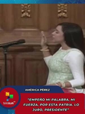 América Pérez juramenta La segunda vicepresidenta de la Asamblea Nacional, América, tomó el juramento de empeñar su palabra, su esfuerzo y voluntad en defender la patria venezolana. #Noticias #Telesur #Venezuela #AsambleaNacional #JuntaDirectiva #Constitución #Periodo2025 #Juramentación #Legislativo #Política